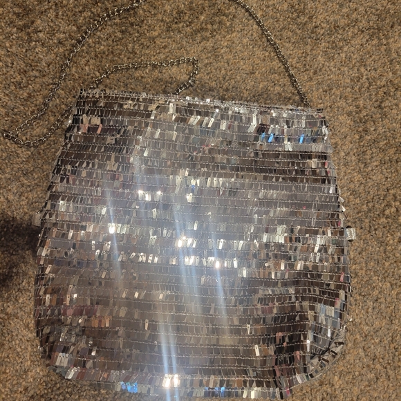 Silver sequined purse with silver chain - Picture 2 of 5